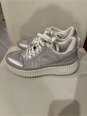 Universal Thread Silver and White Platform Sneakers